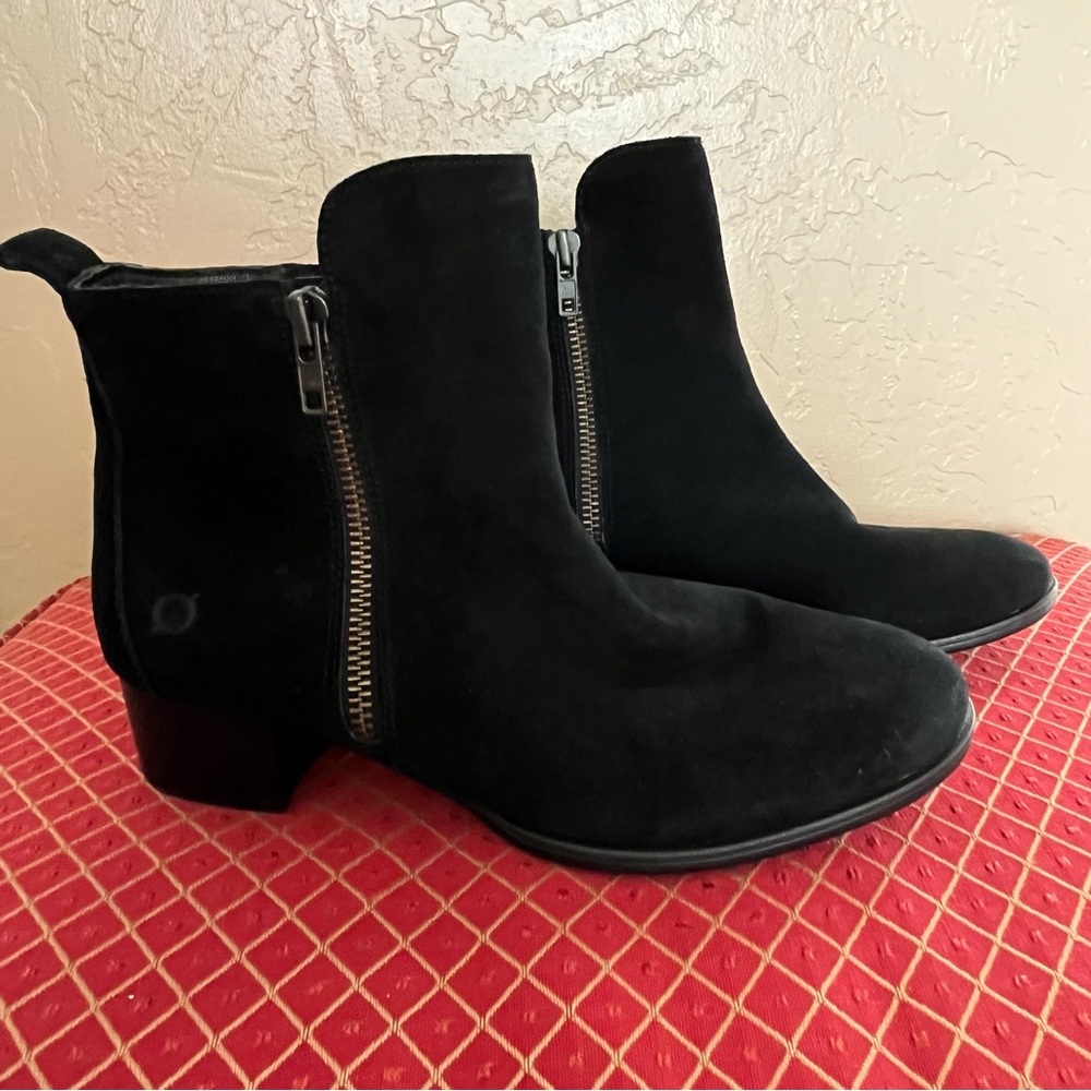 Born Women's Landa Black Suede Leather Zip Up Block Heel Short Booties 9M EUC